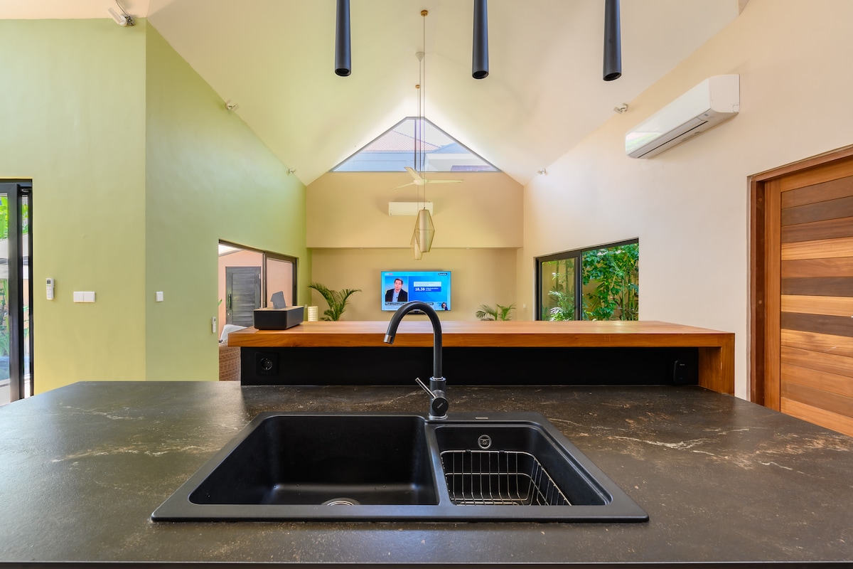 Villa Black Pool